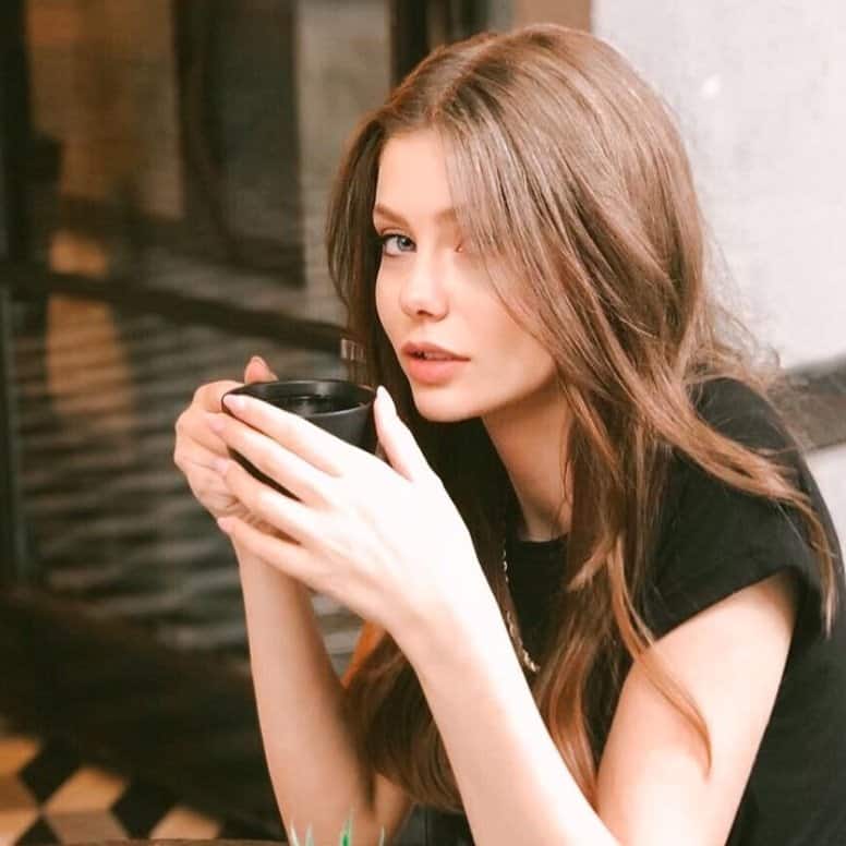 Yasak Elma Selin (Aylin Veziroğlu) kimdir? Gerçek adı