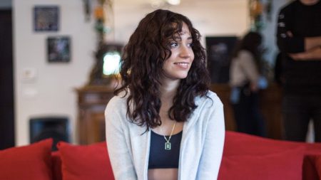 Yasak Elma yeni bölümde Zeynep Bastık konuk olacak!