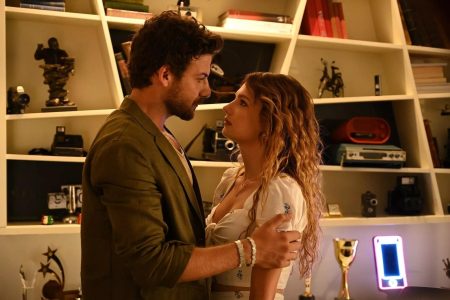 Yaz Şarkısı 3. Bölümüyle reytinglere damgasını vurdu! Yaz ve Kemal klip çekiminde yakınlaştı!