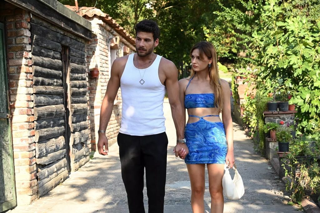Yaz Şarkısı 6. Bölümde duygusal anlar yaşandı! Kemal beklediği anı yakaladı!