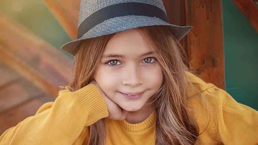 Yeni Hayat Ece Şahin (Nisa Sofiya Aksongur)  kimdir? Daha önce nerede oynadı?