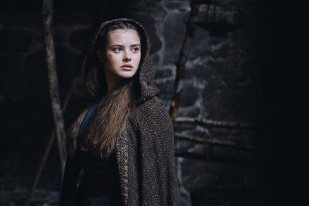 Yeni Netflix dizisi Cursed'den fotoğraflar yayınlandı! 13 Reasons Why'ın yıldızı başrolde!