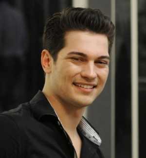 Yeni partneri Serenay Sarıkaya
