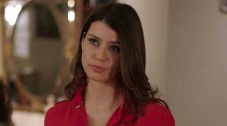 Yeni projesi için Beren Saat'in peşinde!