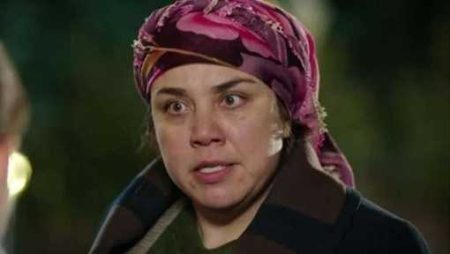 Yeşim Ceren Bozoğlu rol arkadaşının yüzüne tükürdü