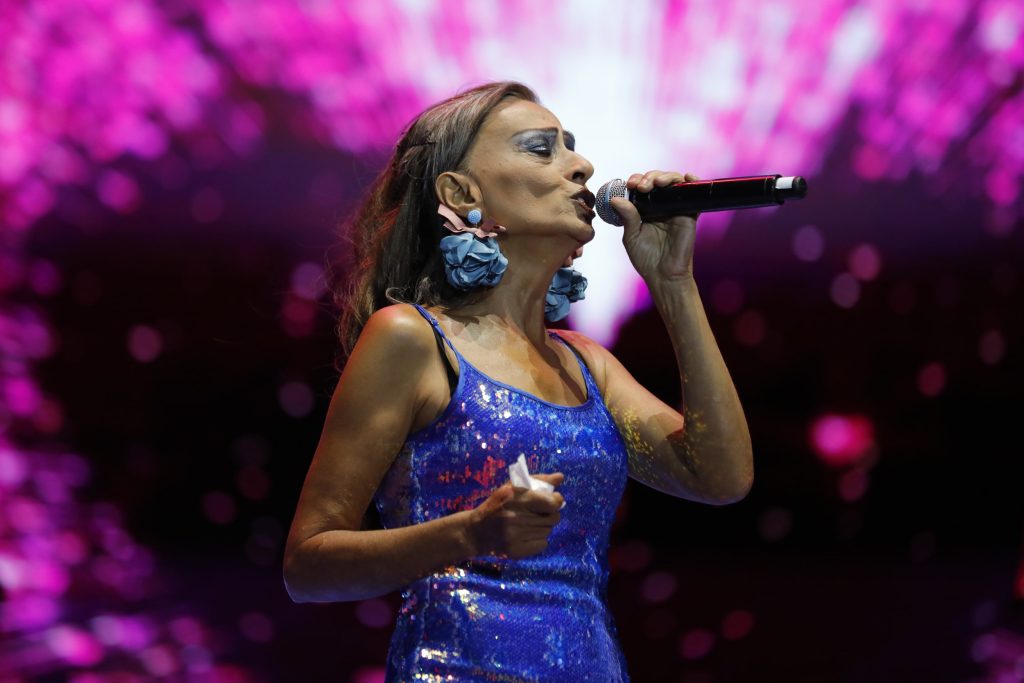 Yıldız Tilbe sevenleriyle buluştu