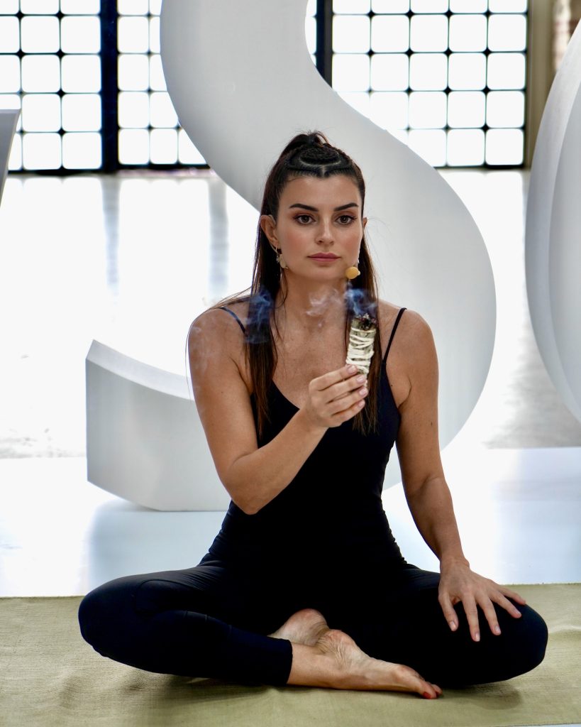 Yoga Eğitmeni Ece Vahapoğlu