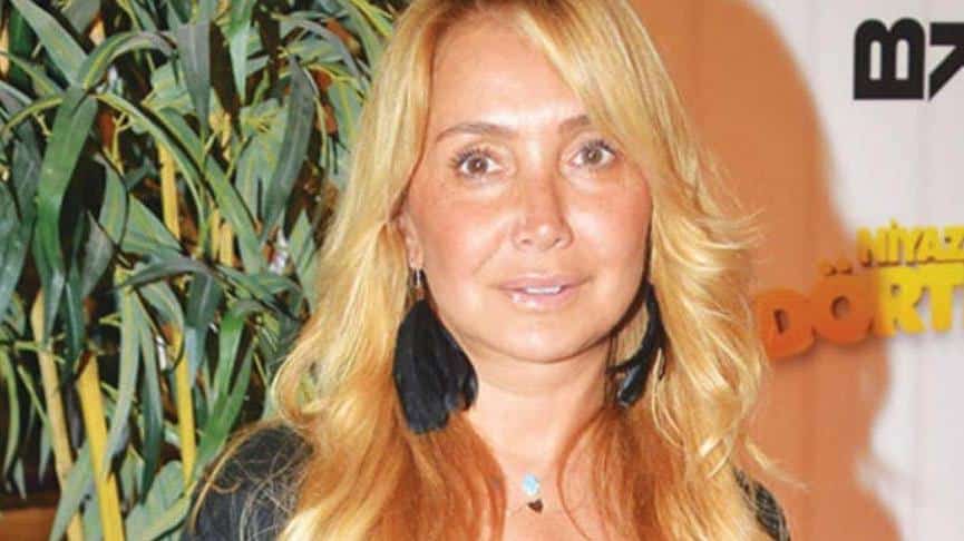Yonca Evcimik'in Ayıp Şeyler şarkısının sözleri sosyal medyada eleştiri bombardımanına tutuldu!