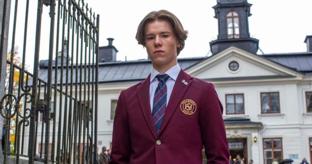Young Royals dizisi Netflix'te başladı! Aşk mı görev mi?