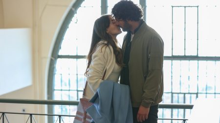 Yüz Yıllık Mucize'nin 2. Bölümüne reytingleri uçuran öpüşme sahnesi damgasını vurdu!