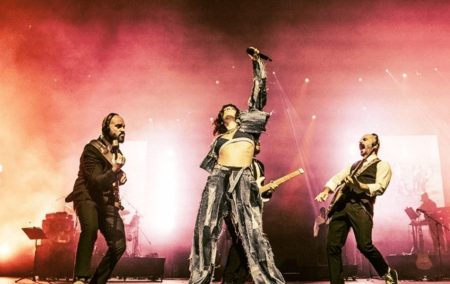 Zeynep Bastık danslarıyla büyüledi
