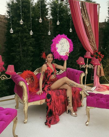 Zeynep Bastık yeni yaşına “Roman Havası” ile girdi!
