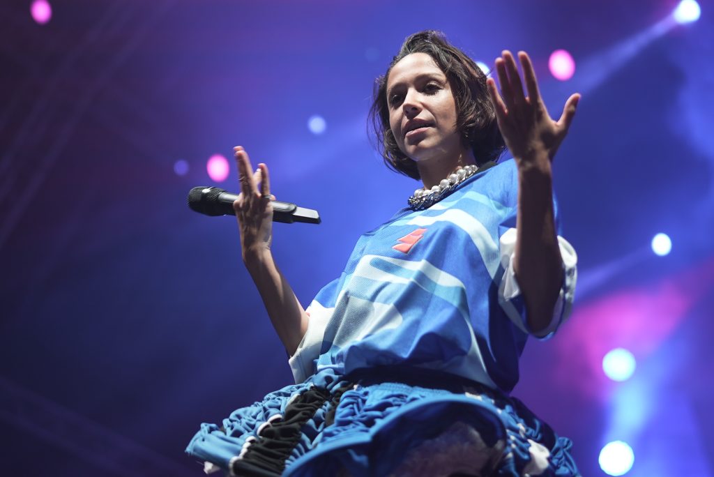Zeynep Bastık'tan turne müjdesi!