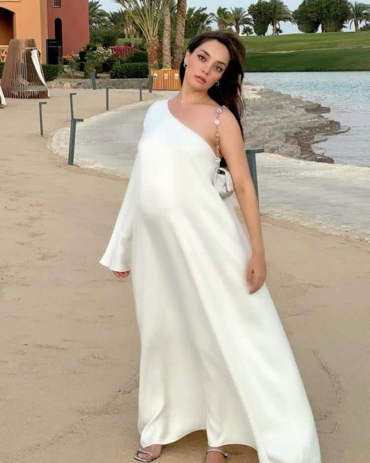 Zeynep Tuğçe Bayat'tan yeni hamilelik pozu!