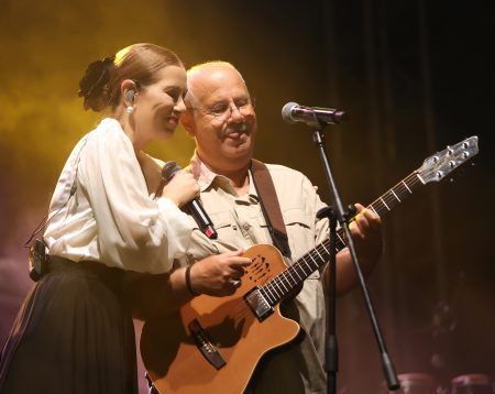 Zuhal Olcay ve Bülent Ortaçgil sahnede!