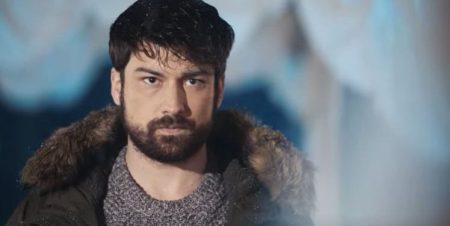 Zümrüdü Anka Serhat (Alp Navruz) kimdir?