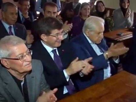 Ahmet Davutoğlu Yedi Güzel Adam setinde!
