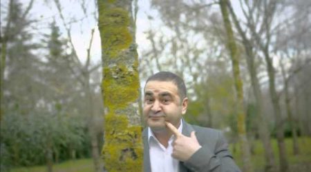 Şafak Sezer | Mavi Boncuk Şarkısını Söylüyor