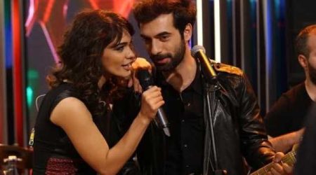 Poyraz ve Selin'in "Elleri Ellerime" Parçası