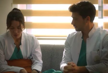 Kasaba Doktoru 27. Bölüm - Bugün Pek Bir Şairsin