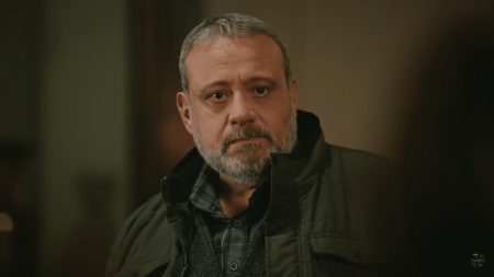 Camdaki Kız 64. Bölüm - Metin Yıllar Sonra Konakta