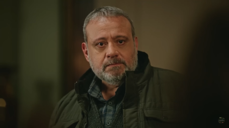 Camdaki Kız 64. Bölüm - Metin Yıllar Sonra Konakta