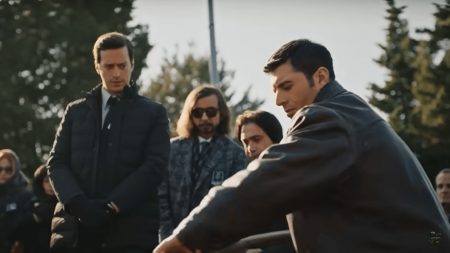 Camdaki Kız 64. Bölüm - Hayri Herkese İnat Nalan'ın Yanında