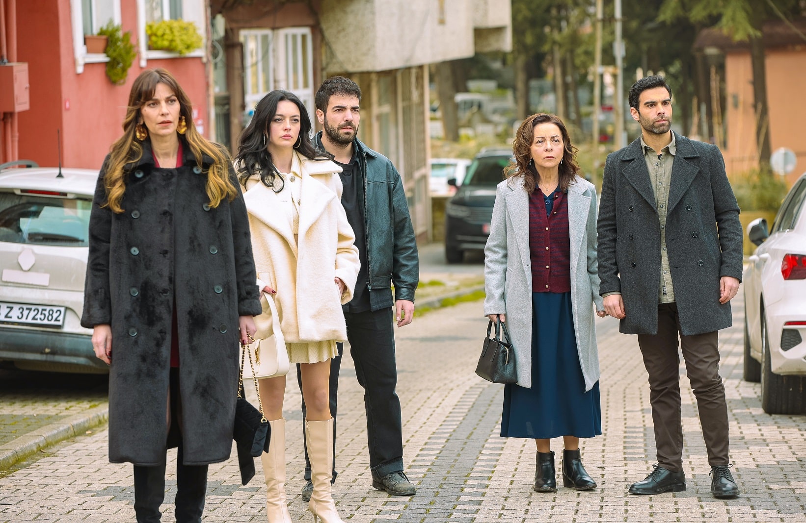 Yaman ve Ferman’ın desteğiyle son anda enselemekten kurtulurlar. Böylece Devran, Kuduz tehlikesini kendi menfaatine döndürmeyi başarır.  Ama Cesur’un Kuduz’a verdiği gizli bilgi Devran’ı yeni bir sınavla karşı karşıya bırakır.