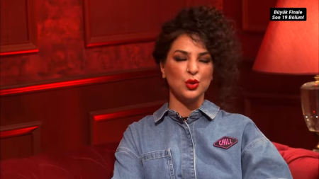 Kısmetse Olur: Aşkın Gücü 226. Bölüm - Ayşenur'un Kırmızı Odaya Çağırdığı İsim!