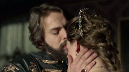 Muhteşem Yüzyıl: Kösem 41. Bölüm 3. İnternet Özel Fragmanı - Farya Acısını Aşkla Hafifletiyor!