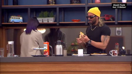 Kısmetse Olur: Aşkın Gücü 232. Bölüm - Erhan'dan Ozan'ı Sinirlendiren Pizza Göndermesi