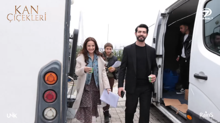 Kan Çiçekleri Kamera Arkası