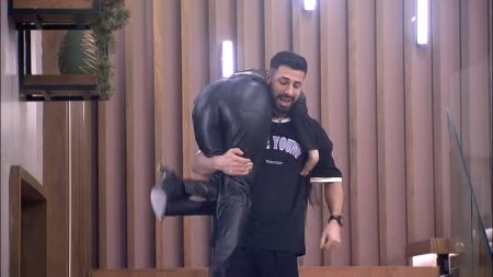Kısmetse Olur: Aşkın Gücü 176. Bölüm - Kız Senin Eski Sevgilini Dinlemeye Gelmedi