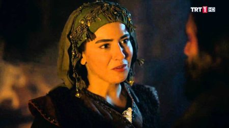 Doğan Alp Banıçiçek Hatuna Evlenme Teklif ediyor