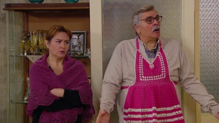 Fehmi Baba Dünya Kadınlar Gününden Dolayı Ev İşlerine Başladı.