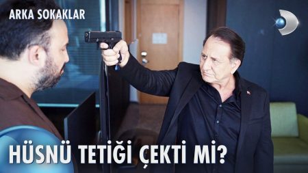 Arka Sokaklar 678. Bölüm | Hüsnü oteli basıp Tevfik'in kafasına silahı dayadı!