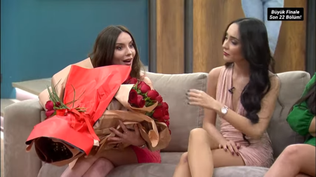 Kısmetse Olur: Aşkın Gücü 223. Bölüm - Sibel'e Gelen İkinci Gül Buketi Şok Etti!