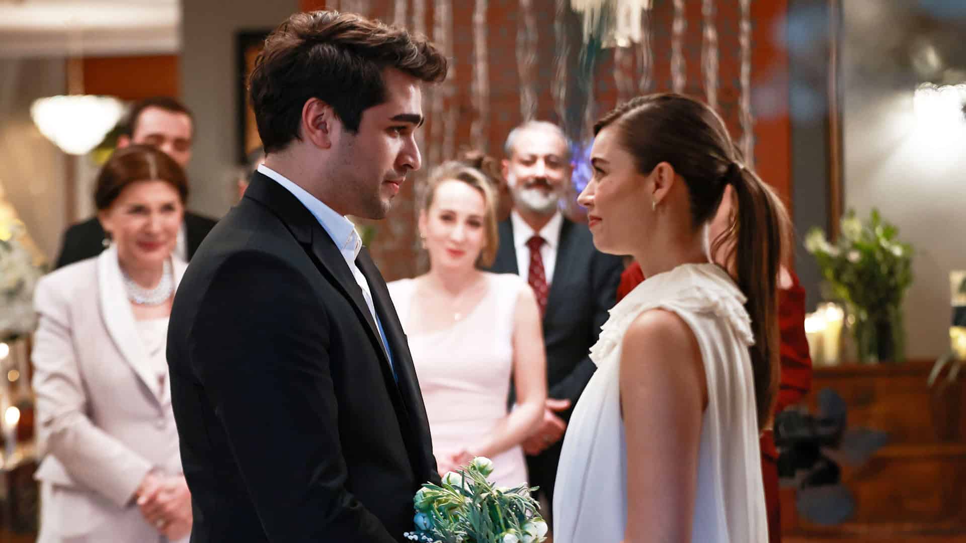 Yalı Çapkını 98. Bölümde Abidin ve Karam karşı karşıya geldi! Ferit ve Seyran evlendi! - Diziler.com