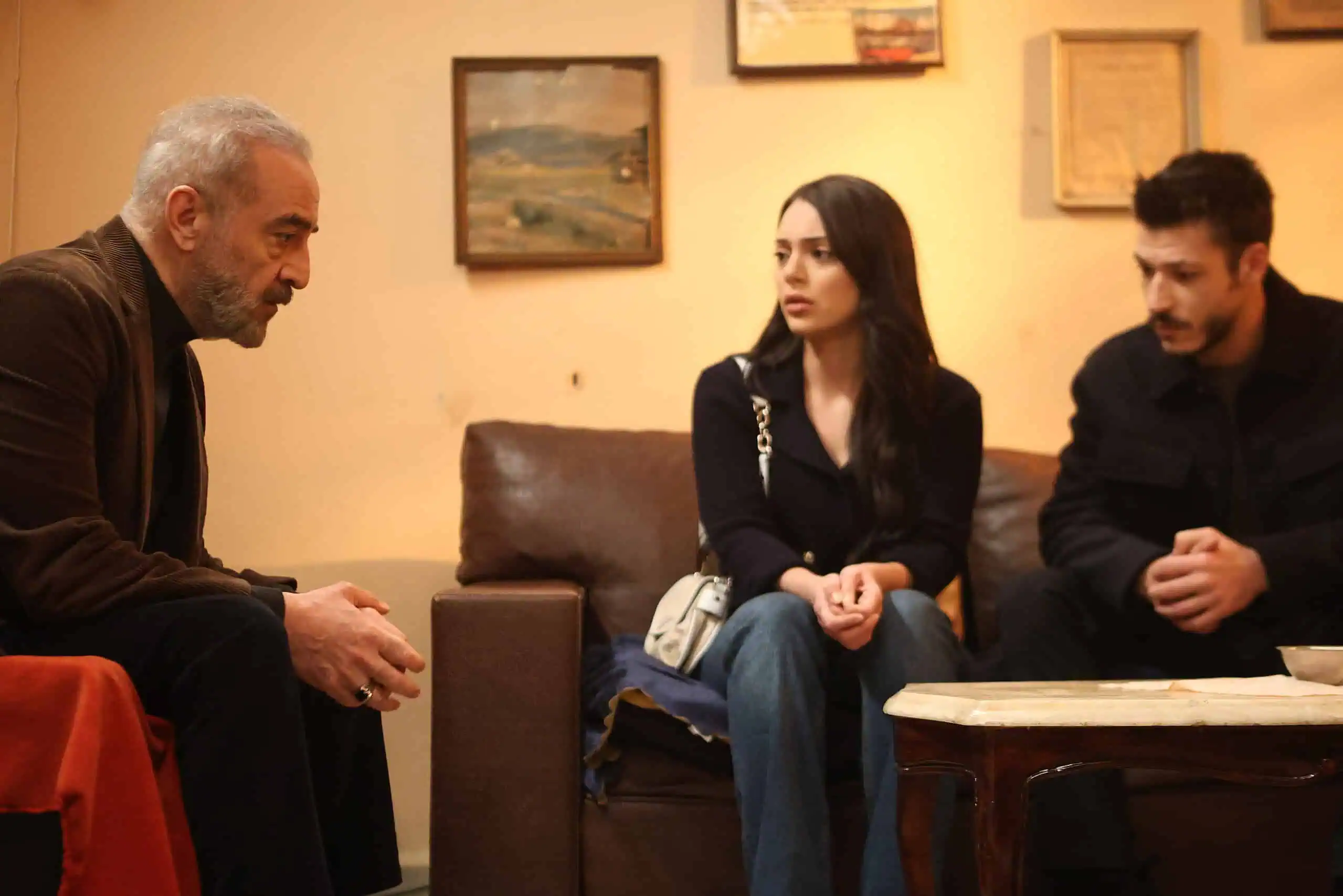 İnci Taneleri’nde Duygusal Kavuşma: Azem ve Kızı Yıllar Sonra Buluştu!