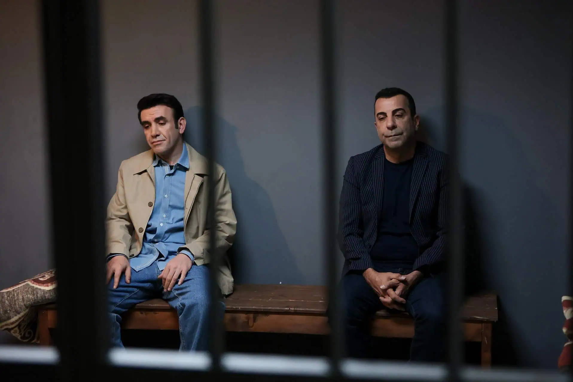 Bahar 45. Bölüm Tanıtımı: Nezarethane Krizi ve Asansör Ameliyatı!