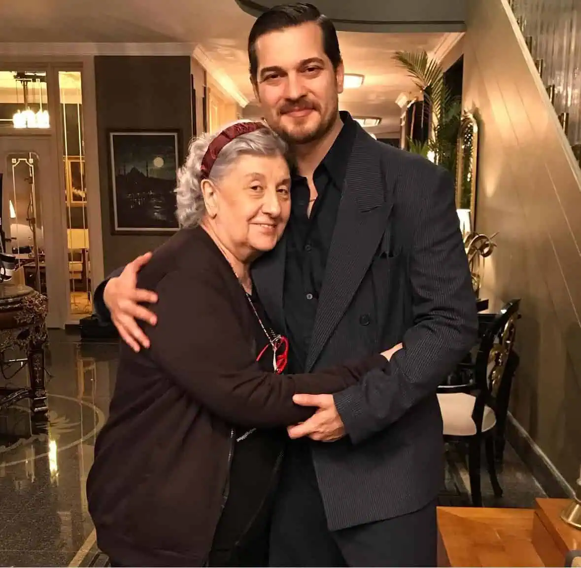 Kamera Arkasında Kahkaha Var: Eşref Rüya Setinden Renkli Kareler Paylaşıldı!
