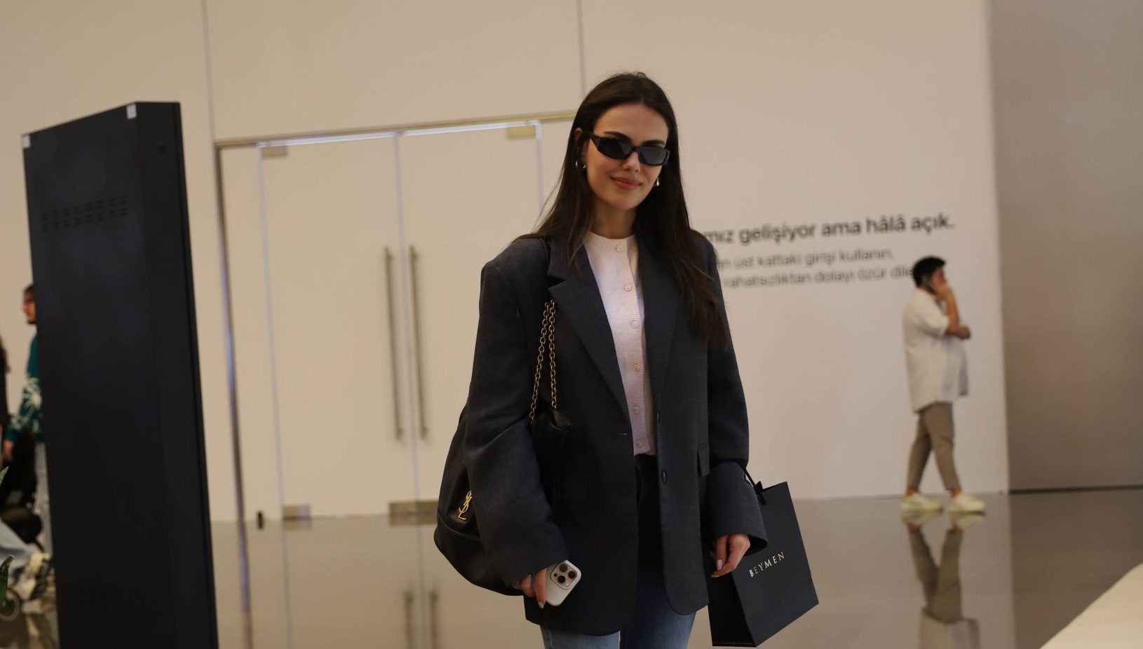 Özgü Kaya güzelliği ile büyüledi!