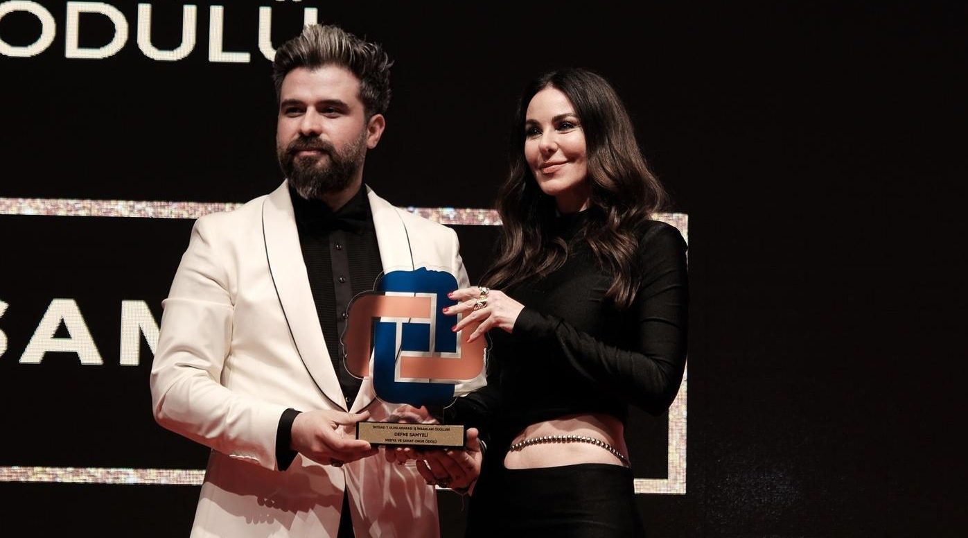 İNTİSAD'ın Kuruluş Gecesinde Ünlüler Ödüllerini Aldı!