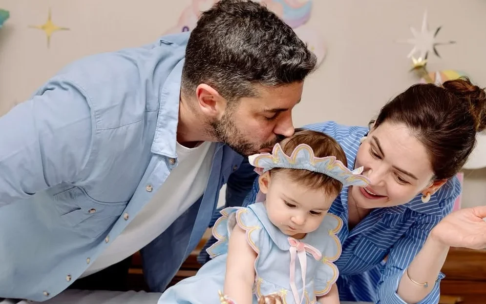 Berk Oktay ve Yıldız Çağrı Atiksoy çiftin mutlu aile tablosu! Berk Oktay ve Yıldız Çağrı Atiksoy çiftin mutlu aile tablosu!