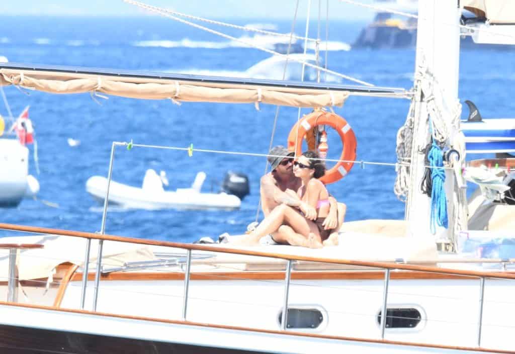 Zeynep Bastık ile oyuncu Serkay Tütüncü Bodrum’da görüntülendi!