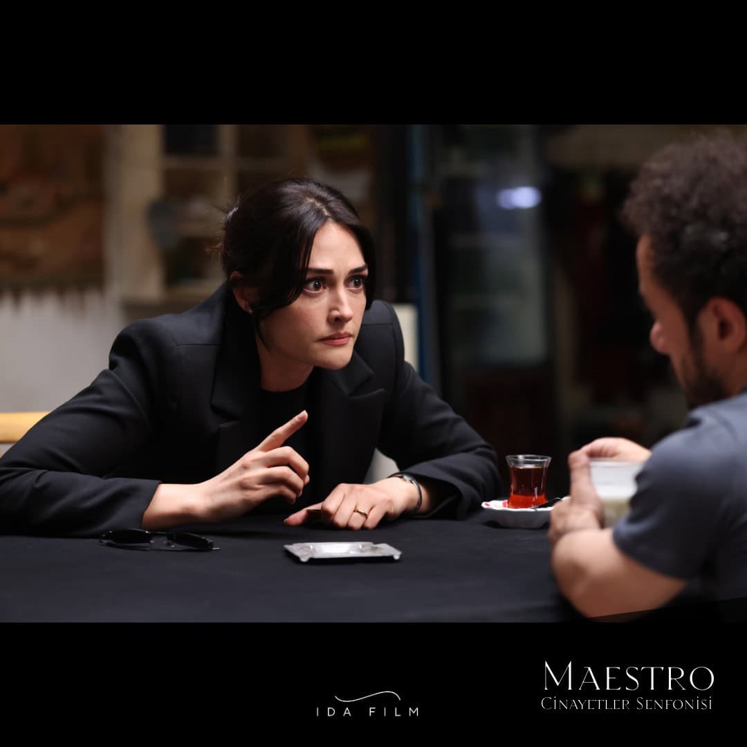 Maestro dizisinin Pervin Reşat’ı Esra Bilgiç’in setten ilk kareleri yayınlandı!