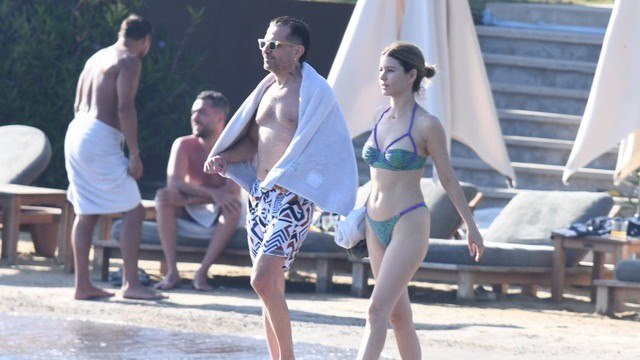Kenan Doğulu, eşi Beren Saat ile tatil sezonunu Bodrum’da açtı!