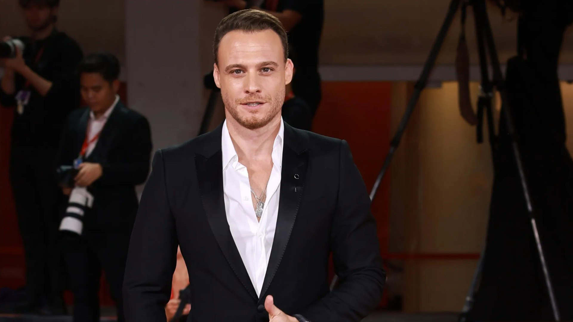OGM Pictures’tan dev bir imza daha! Kerem Bürsin “Çarpıntı” dizisiyle ekranlara dönüyor!