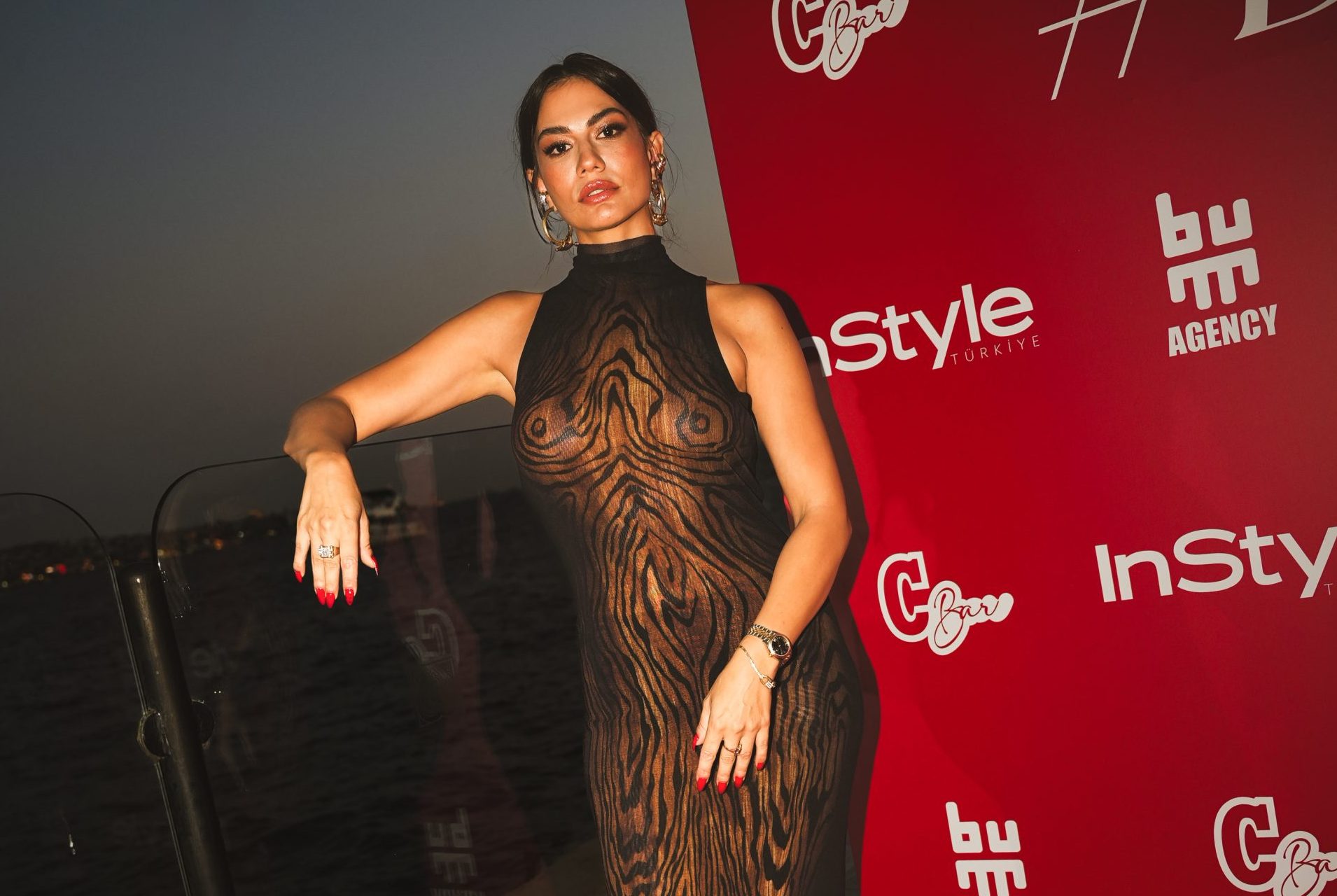 Demet Özdemir’in davet şıklığı!