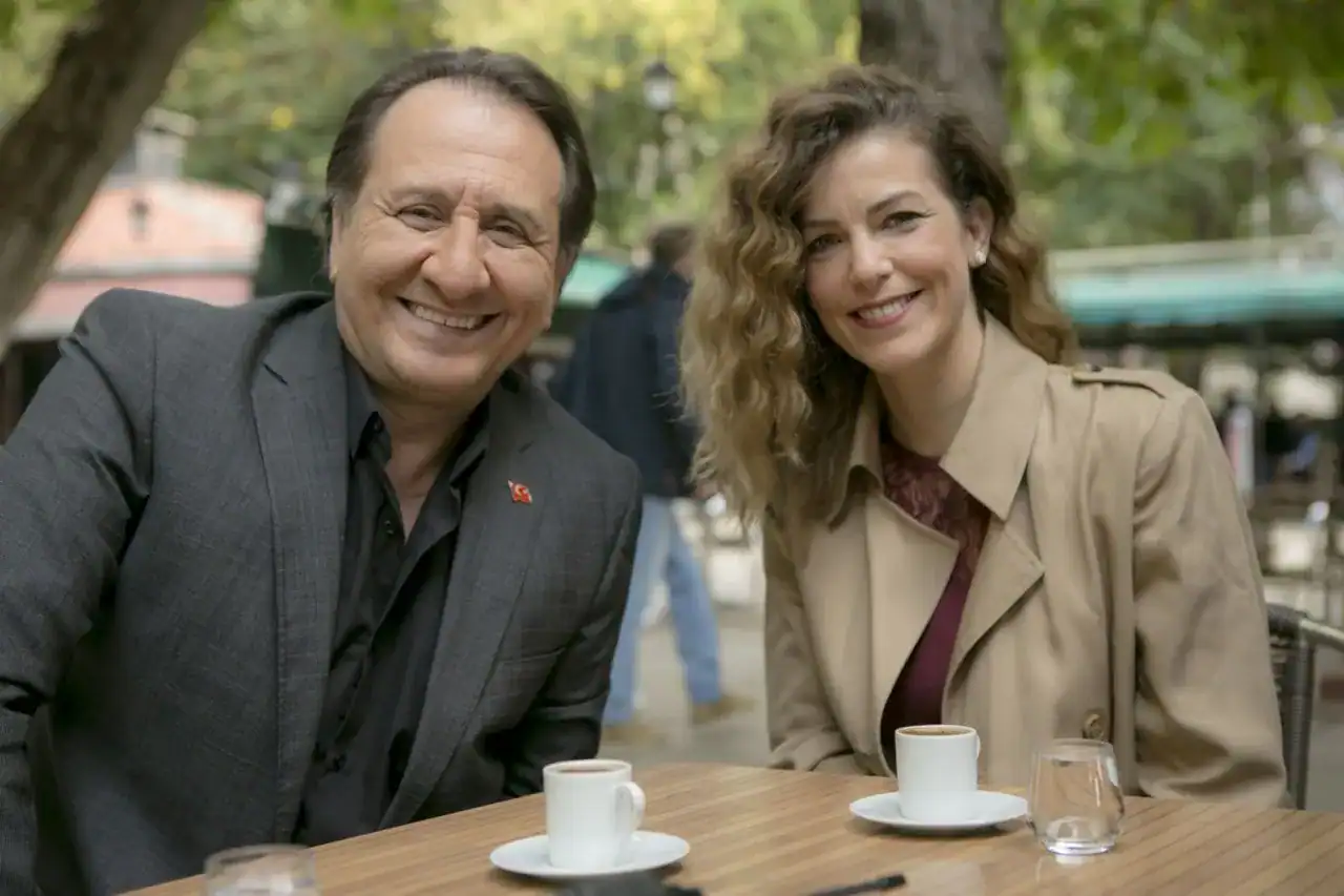 Arka Sokaklar’ın Esra’sı Gaye Gürsel: “Sette bir kahkaha duyuyorsanız Özgür gelmiştir.” Arka Sokaklar’ın Esra’sı Gaye Gürsel: “Sette bir kahkaha duyuyorsanız Özgür gelmiştir.”